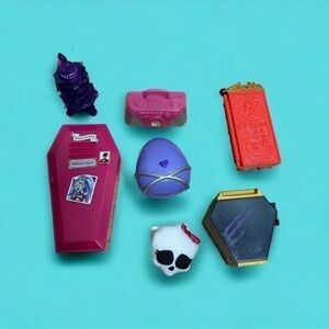 Monster High Accessory Bundle Scarcis City of Flights Jinafire Dragon Clawdeen